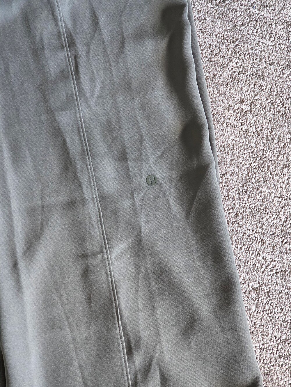lululemon On The Fly Wide-Leg Pants Grey Sage Size 6 - Picture 3 of 4